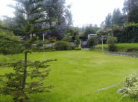 TERRENO CON CASA en Club Valle de Los Chillos