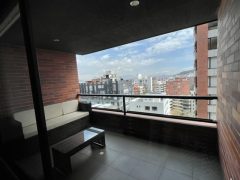 En arriendo departamento, González  Suárez: 2 dormitorios, balcón,