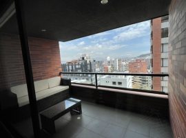 En arriendo departamento, González  Suárez: 2 dormitorios, balcón,