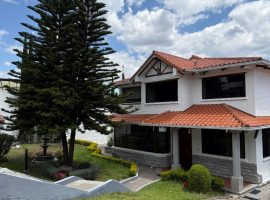 Arriendo o vendo casa con suite, en Cumbayá